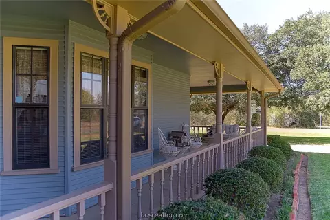 408 E Browning St, Calvert, TX 77837 photo 5