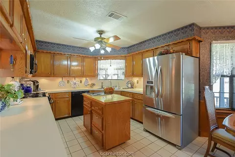408 E Browning St, Calvert, TX 77837 photo 8
