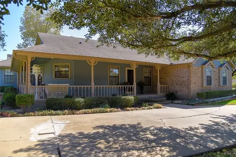 408 E Browning St, Calvert, TX 77837 photo 1