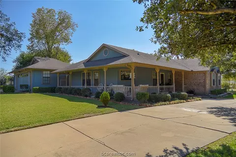 408 E Browning St, Calvert, TX 77837 photo 2