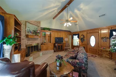 408 E Browning St, Calvert, TX 77837 photo 6
