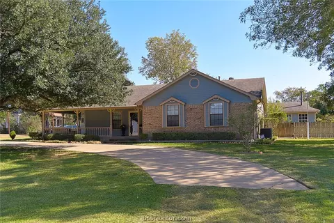408 E Browning St, Calvert, TX 77837 photo 3