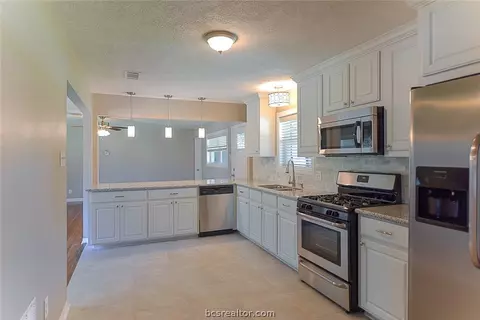 1905 Wayside, Bryan, TX 77802 photo 7