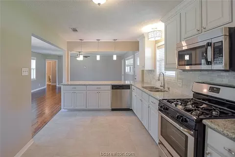 1905 Wayside, Bryan, TX 77802 photo 8