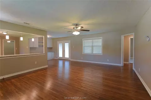 1905 Wayside, Bryan, TX 77802 photo 2