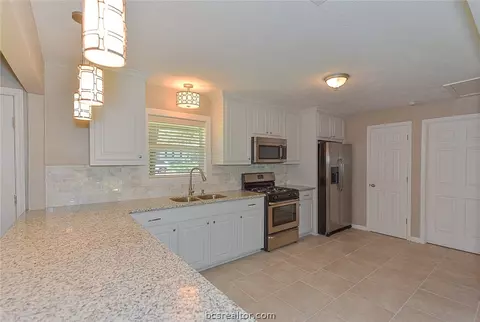 1905 Wayside, Bryan, TX 77802 photo 6
