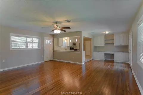 1905 Wayside, Bryan, TX 77802 photo 4