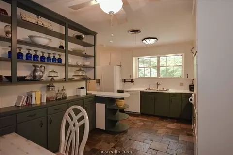 2105 Wayside, Bryan, TX 77802 photo 12