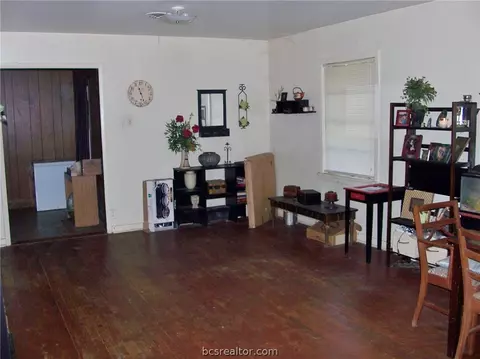 2303 Franklin Dr, Bryan, TX 77801 photo 2