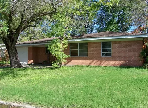2303 Franklin Dr, Bryan, TX 77801 photo 1
