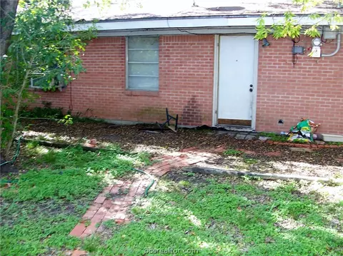 2303 Franklin Dr, Bryan, TX 77801 photo 9
