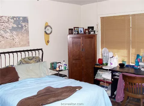 2303 Franklin Dr, Bryan, TX 77801 photo 6