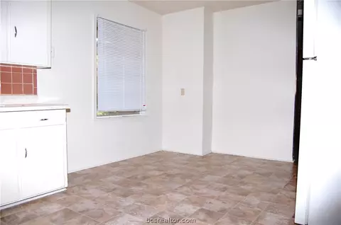 2214 Franklin Dr, Bryan, TX 77801 photo 3