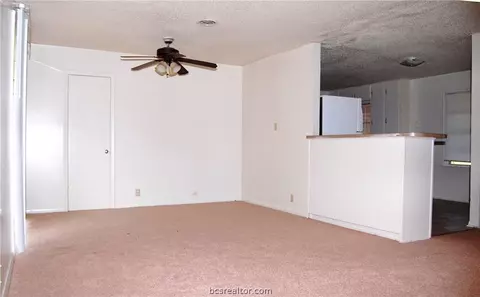 2214 Franklin Dr, Bryan, TX 77801 photo 2