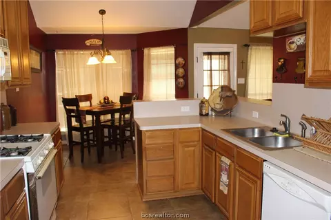 4324 Brompton Ln, Bryan, TX 77802 photo 5