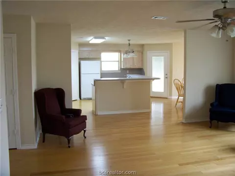 4432 Leonard Rd, Bryan, TX 77807 photo 2