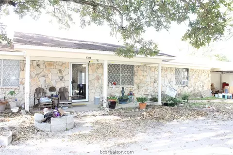 1004 Alice St, Bryan, TX 77803 photo 2