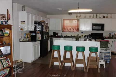 1004 Alice St, Bryan, TX 77803 photo 4