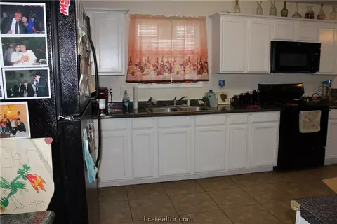 1004 Alice St, Bryan, TX 77803 photo 5