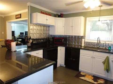 2316 Wayside Dr, Bryan, TX 77802 photo 4