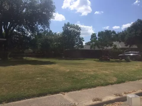 3606 Cavitt Ave, Bryan, TX 77801 photo 4