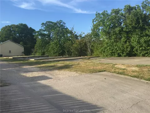 1112 E 23rd St, Bryan, TX 77803 photo 2