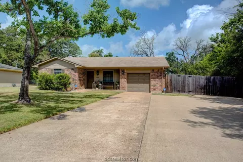404 Tee Dr, Bryan, TX 77801 photo 3