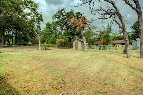 404 Tee Dr, Bryan, TX 77801 photo 19