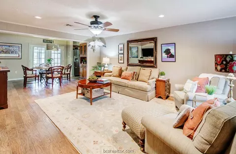 404 Tee Dr, Bryan, TX 77801 photo 4