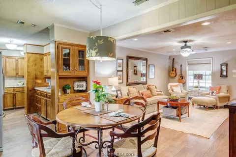 404 Tee Dr, Bryan, TX 77801 photo 6