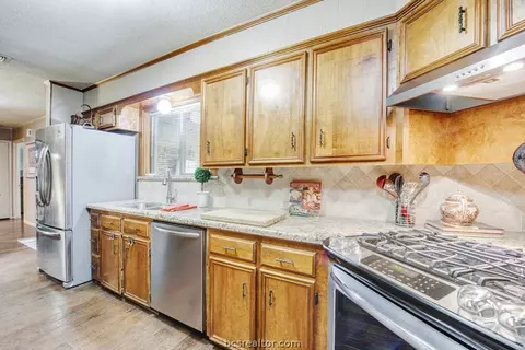 404 Tee Dr, Bryan, TX 77801 photo 8