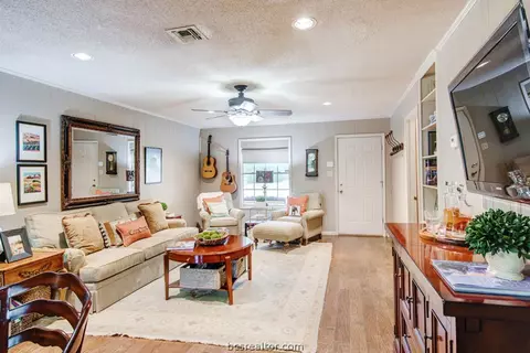 404 Tee Dr, Bryan, TX 77801 photo 5