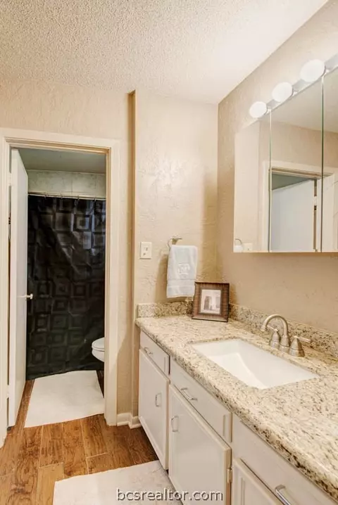 404 Tee Dr, Bryan, TX 77801 photo 11