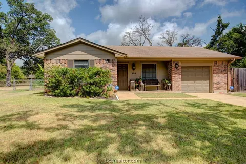 404 Tee Dr, Bryan, TX 77801 photo 1