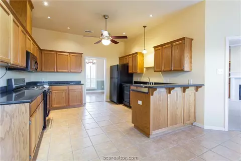 4911 Park Hampton Dr, Bryan, TX 77802 photo 9