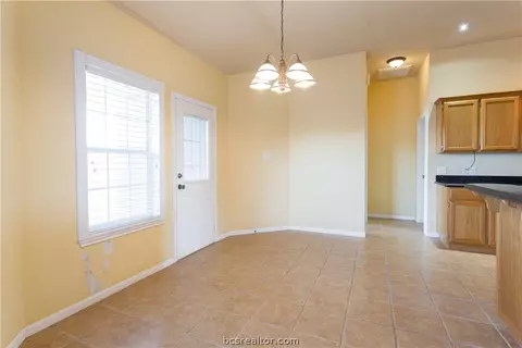4911 Park Hampton Dr, Bryan, TX 77802 photo 13