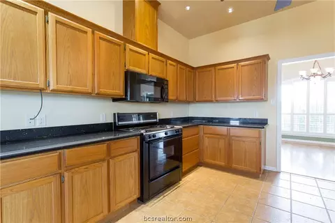 4911 Park Hampton Dr, Bryan, TX 77802 photo 11