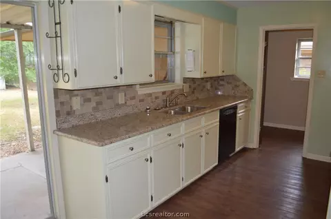 1713 Luza St, Bryan, TX 77802 photo 6