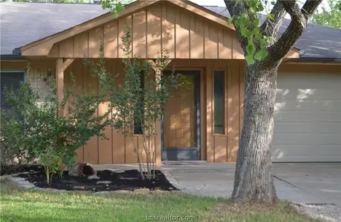 1713 Luza St, Bryan, TX 77802 photo 2
