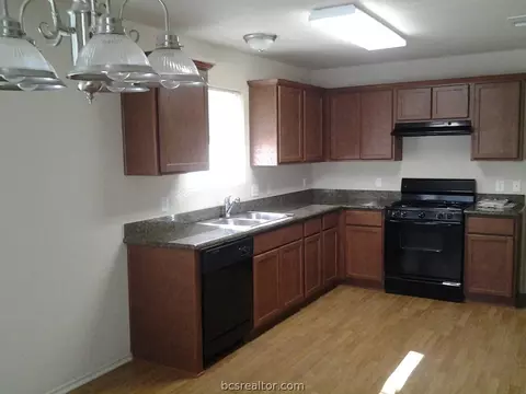2108 Forge Hill Rd, Bryan, TX 77801 photo 3
