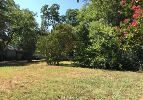 704 E 11th St, Cameron, TX 76520 photo 8
