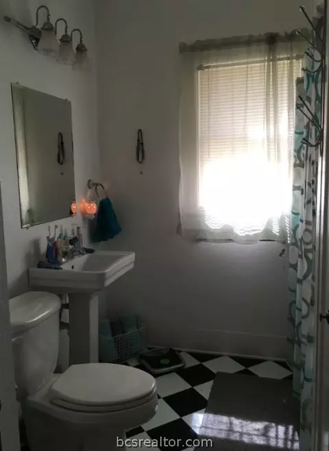 704 E 11th St, Cameron, TX 76520 photo 19