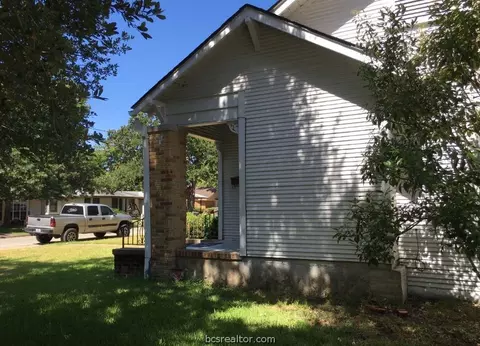 704 E 11th St, Cameron, TX 76520 photo 6