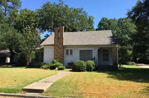 704 E 11th St, Cameron, TX 76520 photo 3