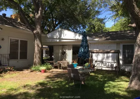 704 E 11th St, Cameron, TX 76520 photo 5
