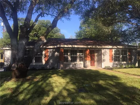 411 May St, Bryan, TX 77802 photo 2