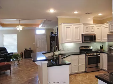 3403 Broadmoor Dr, Bryan, TX 77802 photo 4