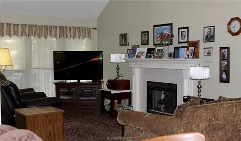 6206 Queenslock Cir, Bryan, TX 77802 photo 3