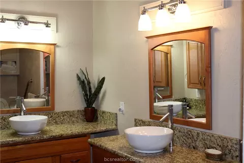 6206 Queenslock Cir, Bryan, TX 77802 photo 9