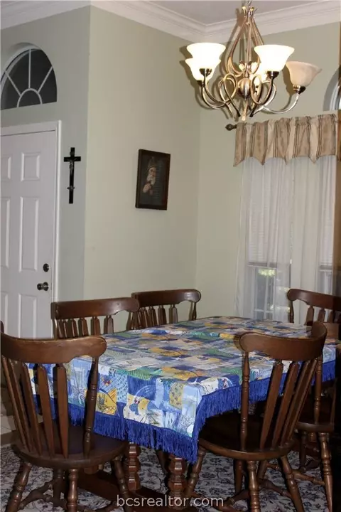 6206 Queenslock Cir, Bryan, TX 77802 photo 4